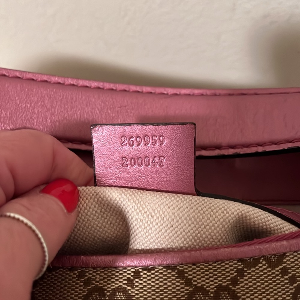 Gucci Metallic Pink Monogram Pochette - Picture 13 of 16
